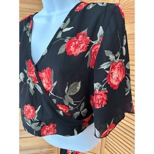 Rue21 Women's Black V-Neck 3/4 Sleeve Floral Rose Print Crop Top Shirt Size L